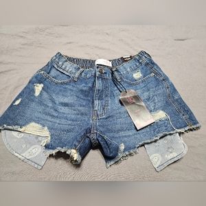No Boundaries Elastic Back Denim Shorts, size 9